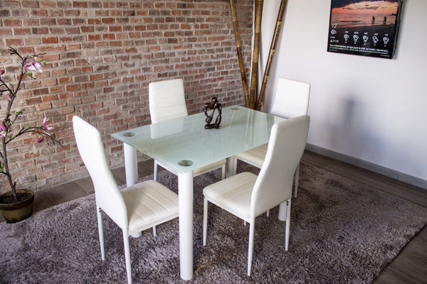 Comedor Mesa Cristal y 4 Sillas Polipiel Negro